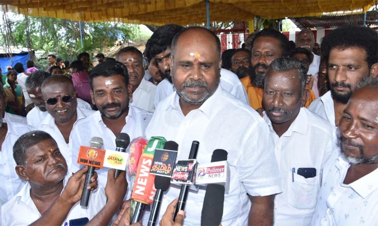 நாடே பேசும் வகையில் அ.தி.மு.க. வேட்பாளர் பட்டியல் இருக்கும் - ஆர்.பி.உதயகுமார் பேட்டி