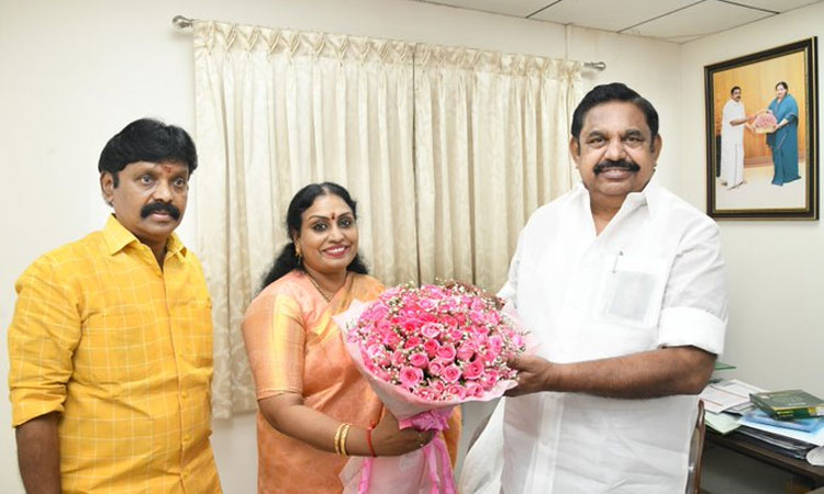 தி.மு.க.வை சேர்ந்த சிம்லா முத்துச்சோழன் அ.தி.மு.க.வில் இணைந்தார்