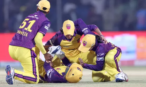 பெண்கள் பிரீமியர் லீக்: டெல்லி அணியை வீழ்த்தி யு.பி. வாரியர்ஸ் திரில் வெற்றி பெண்கள் பிரீமியர் லீக்: டெல்லி அணியை வீழ்த்தி யு.பி. வாரியர்ஸ் திரில் வெற்றி