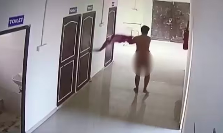 மருத்துவமனையில் நிர்வாணமாக சுற்றித்திரிந்த டாக்டர் - அதிர்ச்சி சம்பவம்