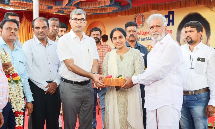 கிளாம்பாக்கம் பேருந்து முனையத்தில் ஆகாய நடைமேடை அமைக்கும் பணி; அமைச்சர் சேகர்பாபு தொடங்கி வைத்தார்