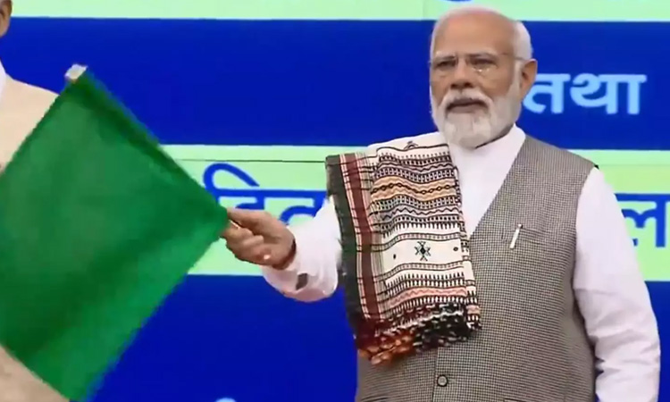 சென்னை சென்ட்ரல் - மைசூரு இடையேயான வந்தே பாரத் ரெயில் சேவையை தொடங்கி வைத்தார் பிரதமர் மோடி