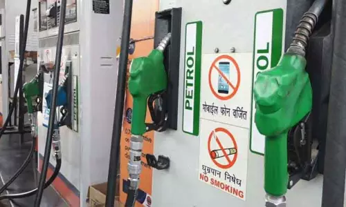 பெட்ரோல், டீசல் விலை குறைப்பு - மத்திய அரசு அதிரடி