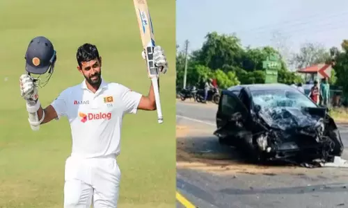 கார் விபத்தில் சிக்கிய இலங்கை முன்னாள் வீரர் - ரசிகர்கள் அதிர்ச்சி கார் விபத்தில் சிக்கிய இலங்கை முன்னாள் வீரர் - ரசிகர்கள் அதிர்ச்சி