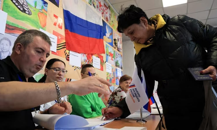 ரஷிய தேர்தலில் விறுவிறு வாக்குப்பதிவு: மீண்டும் புதினே அதிபராக வாய்ப்பு