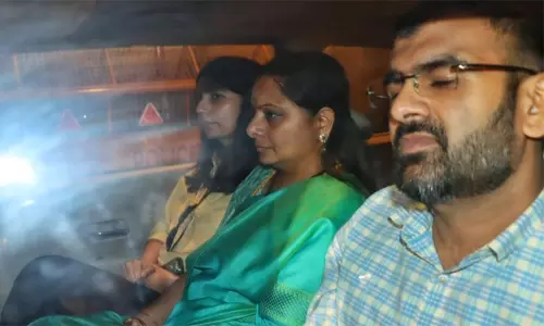 மதுபான கொள்கை வழக்கு: சந்திரசேகர ராவின் மகள் கவிதா டெல்லி கோர்ட்டில் ஆஜர்