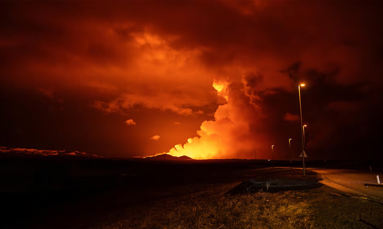 மூன்று மாதத்தில் 4வது முறை.. ஐஸ்லாந்தில் வெடித்து சிதறிய எரிமலை