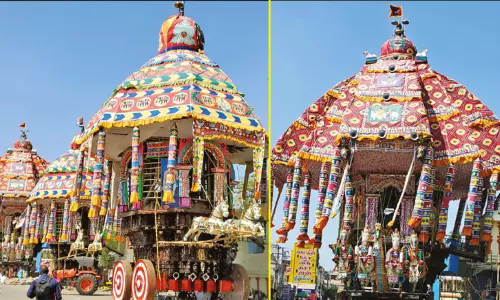 தியாகராஜர் கோவில் ஆழித்தேரோட்டம் கோலாகலம்: விழாக்கோலம் பூண்ட திருவாரூர் நகரம் தியாகராஜர் கோவில் ஆழித்தேரோட்டம் கோலாகலம்: விழாக்கோலம் பூண்ட திருவாரூர் நகரம்