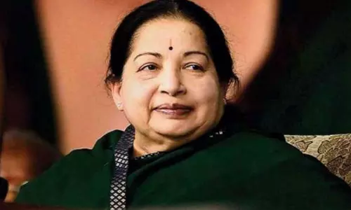 ஜெயலலிதாவின் பொருட்களை தமிழக அரசிடம் ஒப்படைக்க விதிக்கப்பட்ட தடை நீட்டிப்பு ஜெயலலிதாவின் பொருட்களை தமிழக அரசிடம் ஒப்படைக்க விதிக்கப்பட்ட தடை நீட்டிப்பு