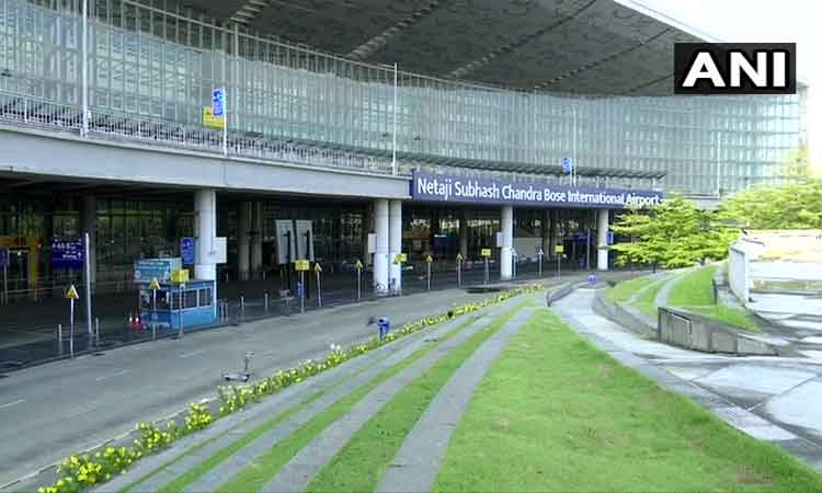 கொல்கத்தா விமான நிலையத்தில் சி.ஐ.எஸ்.எப். வீரர் துப்பாக்கியால் சுட்டு தற்கொலை முயற்சி