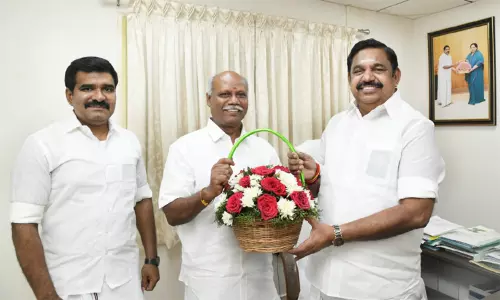 பா.ஜ.க. நிர்வாகி தடா பெரியசாமி அ.தி.மு.க.வில் இணைந்தார் பா.ஜ.க. நிர்வாகி தடா பெரியசாமி அ.தி.மு.க.வில் இணைந்தார்