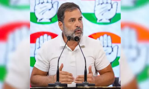 நாட்டை குற்றவாளிகள்தான் வழிநடத்துகிறார்கள்- ராகுல் காந்தி நாட்டை குற்றவாளிகள்தான் வழிநடத்துகிறார்கள்- ராகுல் காந்தி