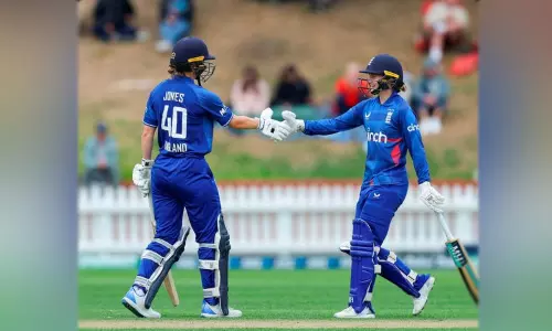 மகளிர் ஒருநாள் கிரிக்கெட்; எமி ஜோன்ஸ் அபார ஆட்டம் - நியூசிலாந்தை வீழ்த்தி வெற்றி பெற்ற இங்கிலாந்து மகளிர் ஒருநாள் கிரிக்கெட்; எமி ஜோன்ஸ் அபார ஆட்டம் - நியூசிலாந்தை வீழ்த்தி வெற்றி பெற்ற இங்கிலாந்து