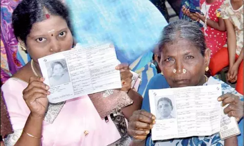 தமிழ்நாட்டில் வாக்காளர்களுக்கு பூத் சிலிப் வழங்கும் பணி தொடக்கம்