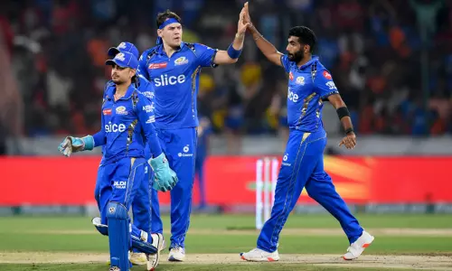 நடப்பு ஐ.பி.எல் தொடரில் அதிவேக பந்துவீச்சை பதிவு செய்த மும்பை வீரர்...எவ்வளவு வேகம் தெரியுமா...? நடப்பு ஐ.பி.எல் தொடரில் அதிவேக பந்துவீச்சை பதிவு செய்த மும்பை வீரர்...எவ்வளவு வேகம் தெரியுமா...?