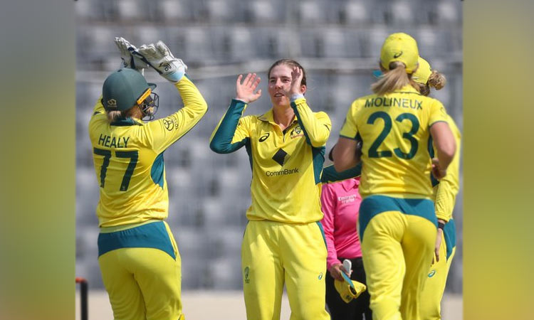 மகளிர் டி20 கிரிக்கெட்; பரிஹா திரிஸ்னா ஹாட்ரிக் வீண்...வங்காளதேசத்தை வீழ்த்தி தொடரை கைப்பற்றிய ஆஸ்திரேலியா