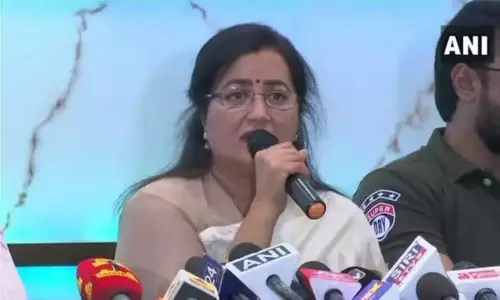 நாடாளுமன்ற தேர்தலில் போட்டியில்லை...பா.ஜ.க.வில் இணைவதாக நடிகை சுமலதா அறிவிப்பு