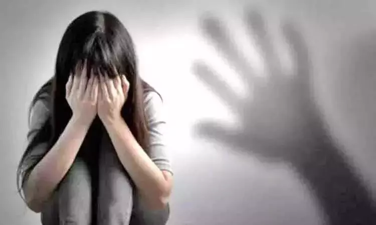 சிறுமியை பலாத்காரம் செய்த ஆசிரியர் உட்பட 2 பேர் கைது