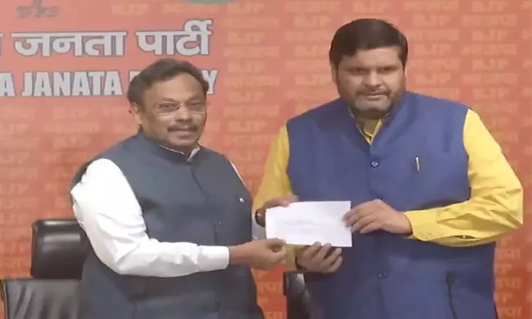 காங்கிரசில் இருந்து விலகிய கவுரவ் வல்லப்...பா.ஜ.க.வில் இணைந்தார்