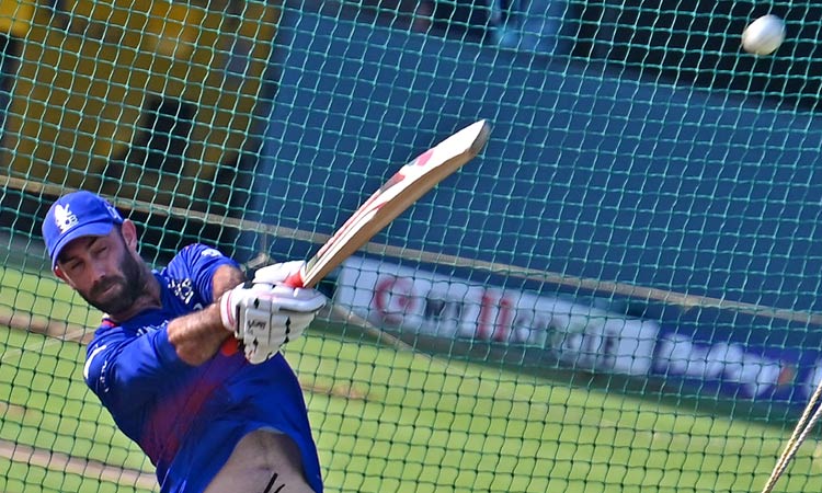 ஆர்.சி.பி அணியின் அடுத்த போட்டியில் மேக்ஸ்வெல்லுக்கு பதிலாக இவர் விளையாடுவார் என நினைக்கிறேன் - ஆகாஷ் சோப்ரா