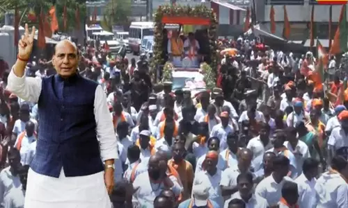 மத்திய மந்திரி ராஜ்நாத் சிங் நாமக்கல்லில் வாகன பேரணியாக சென்று வாக்கு சேகரிப்பு மத்திய மந்திரி ராஜ்நாத் சிங் நாமக்கல்லில் வாகன பேரணியாக சென்று வாக்கு சேகரிப்பு