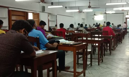 விரலில் மை இருந்தால் தேர்வு கூடங்களில் நுழைய தடையா..? என்.டி.ஏ. விளக்கம் விரலில் மை இருந்தால் தேர்வு கூடங்களில் நுழைய தடையா..? என்.டி.ஏ. விளக்கம்