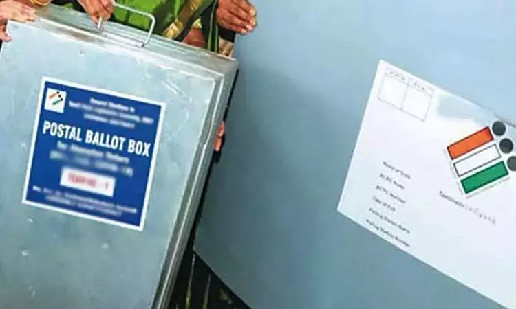 சென்னையில் தபால் வாக்கு செலுத்திவரும் போலீசார்