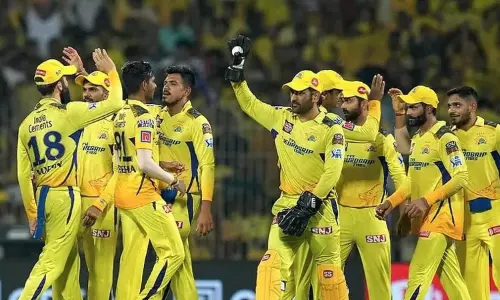 தோனி - கெய்க்வாட் இடையே எந்த வித்தியாசமும் இல்லை - சி.எஸ்.கே. பயிற்சியாளர் தோனி - கெய்க்வாட் இடையே எந்த வித்தியாசமும் இல்லை - சி.எஸ்.கே. பயிற்சியாளர்