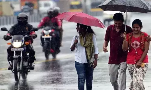 தமிழகத்தில் 4 மாவட்டங்களில் காலை 10 மணி வரை மழைக்கு வாய்ப்பு தமிழகத்தில் 4 மாவட்டங்களில் காலை 10 மணி வரை மழைக்கு வாய்ப்பு