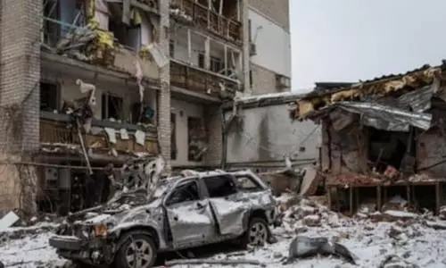 உக்ரைன் மீது ரஷிய ஏவுகணைகள் தாக்குதல்; 17 பேர் பலி