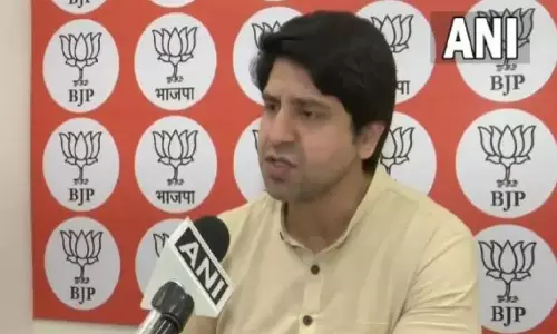 நக்சலைட்டுகளுக்கு ஆதரவாக செயல்படும் காங்கிரஸ் - பா.ஜ.க. குற்றச்சாட்டு