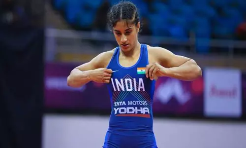 ஆசிய மல்யுத்த தகுதி சுற்று: ஒலிம்பிக் இடத்தை உறுதி செய்தார் வினேஷ் போகத்