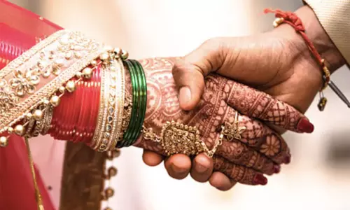 திருமண நிச்சயதார்த்த விழாவில் மாப்பிள்ளை மீது திராவகம் வீசிய இளம்பெண்