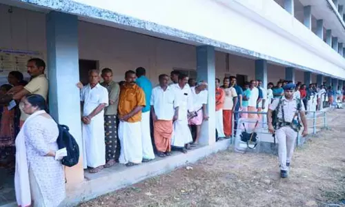 நாடாளுமன்ற தேர்தல் 2-ம் கட்ட வாக்குப்பதிவு: கேரளாவில் 4 பேர் மயங்கி விழுந்து உயிரிழப்பு