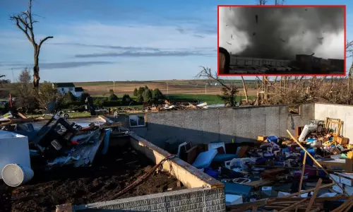 சீனாவில் சூறாவளி புயல் தாக்குதல்:  5 பேர் பலி; 33 பேர் காயம்