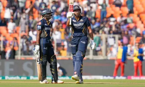 பேட்டிங்கில் ஜொலித்த சாய் சுதர்சன் , ஷாருக்கான்...குஜராத் அணி 200 ரன்கள் குவிப்பு