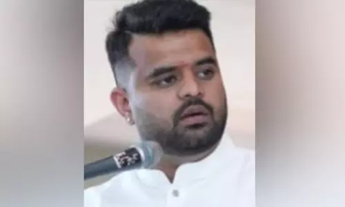 ஆபாச வீடியோ புகார் - கர்நாடக எம்.பி. மீது வழக்குப்பதிவு ஆபாச வீடியோ புகார் - கர்நாடக எம்.பி. மீது வழக்குப்பதிவு