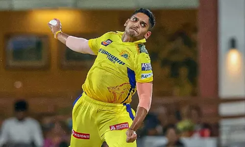 ஐதராபாத் அணிக்கு எதிராக இந்த திட்டத்துடன்தான் பந்து வீசினேன் - தேஷ்பாண்டே