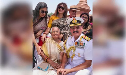 கடற்படைத் தளபதியாக தினேஷ் குமார் திரிபாதி பொறுப்பேற்பு கடற்படைத் தளபதியாக தினேஷ் குமார் திரிபாதி பொறுப்பேற்பு