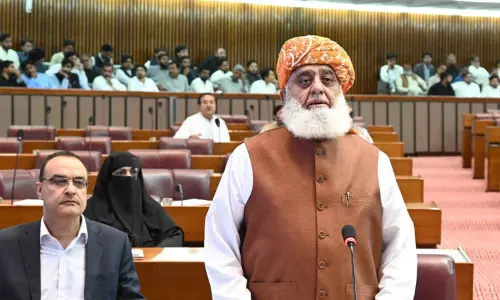 வல்லரசு கனவுடன் இந்தியா.. கையேந்தும் நிலையில் நாம்- பாக்.எதிர்க்கட்சித் தலைவர் வேதனை