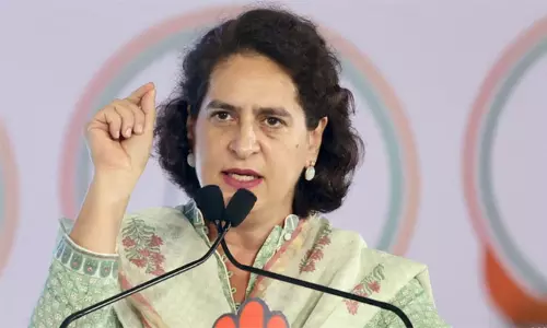 உயிர் தியாகம் செய்வதைதான் வாரிசு உரிமையாக என் தந்தை பெற்றார் - பிரதமர் மோடிக்கு பிரியங்கா பதிலடி