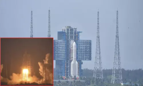 நிலவின் இருண்ட பகுதிக்கு விண்கலத்தை அனுப்பியது சீனா.. மாதிரிகளை சேகரித்து கொண்டு வர திட்டம்