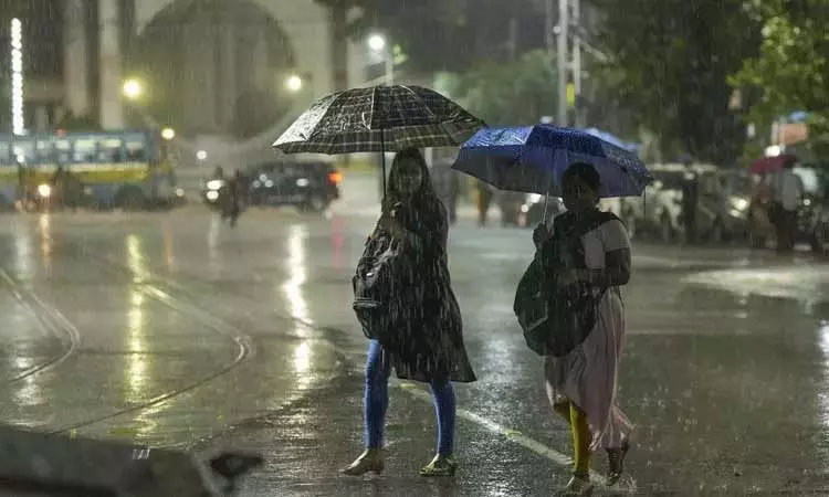 தமிழகத்தில் 15 மாவட்டங்களில் அடுத்த 3 மணி நேரத்திற்கு மிதமான மழைக்கு வாய்ப்பு தமிழகத்தில் 15 மாவட்டங்களில் அடுத்த 3 மணி நேரத்திற்கு மிதமான மழைக்கு வாய்ப்பு