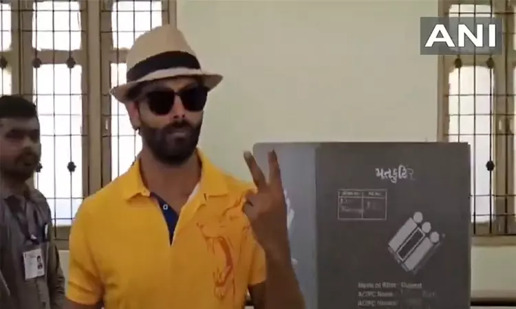 குஜராத் மாநிலம் ஜாம்நகரில் உள்ள வாக்குச்சாவடியில்... ... நாடாளுமன்ற 3ம் கட்ட தேர்தல் - வாக்குப்பதிவு நிறைவு குஜராத் மாநிலம் ஜாம்நகரில் உள்ள வாக்குச்சாவடியில்... ... நாடாளுமன்ற 3ம் கட்ட தேர்தல் - வாக்குப்பதிவு நிறைவு