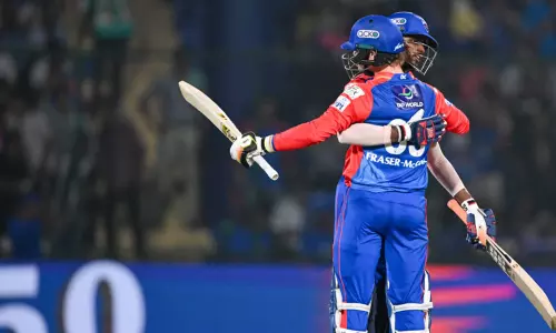 ப்ரேசர் மெக்கர்க், பொரேல் அரைசதம்; டெல்லி 221 ரன்கள் குவிப்பு ப்ரேசர் மெக்கர்க், பொரேல் அரைசதம்; டெல்லி 221 ரன்கள் குவிப்பு