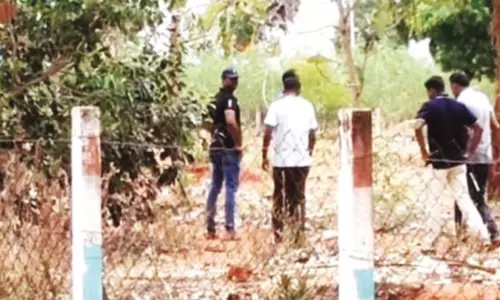 நெல்லை காங்.நிர்வாகி ஜெயக்குமார் மர்ம மரணம்: சோதனையில் சிக்கிய டார்ச் லைட்