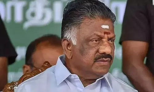 மழையில் நனைந்த நெல் மூட்டைகள்: தி.மு.க. அரசுக்கு ஓ.பன்னீர்செல்வம் கண்டனம் மழையில் நனைந்த நெல் மூட்டைகள்: தி.மு.க. அரசுக்கு ஓ.பன்னீர்செல்வம் கண்டனம்