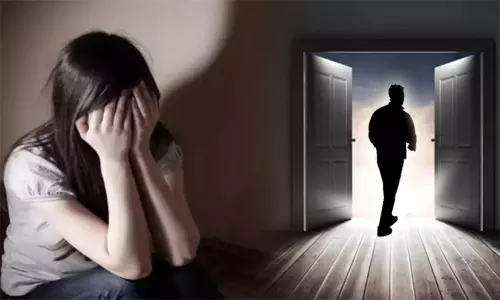 வீட்டுக்குள் தூங்கி கொண்டிருந்த 10 வயது சிறுமியை கடத்தி பாலியல் பலாத்காரம்: மர்ம ஆசாமி வெறிச்செயல் வீட்டுக்குள் தூங்கி கொண்டிருந்த 10 வயது சிறுமியை கடத்தி பாலியல் பலாத்காரம்: மர்ம ஆசாமி வெறிச்செயல்