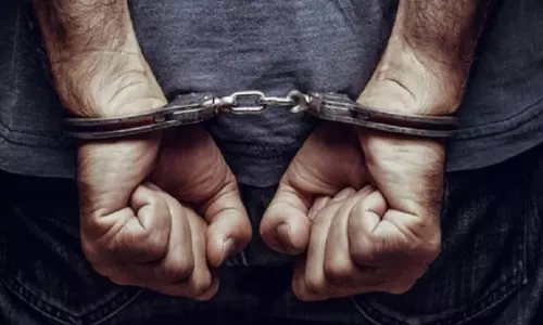 5 ரூபாய் லஞ்சம் வாங்கிய கிராம அலுவலக ஊழியர் கைது 5 ரூபாய் லஞ்சம் வாங்கிய கிராம அலுவலக ஊழியர் கைது