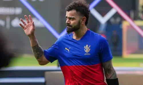 யாருக்கு தெரியும் நானும் அவரும் விளையாடுவது இதுவே கடைசியாகக்கூட இருக்கலாம் - விராட் கோலி யாருக்கு தெரியும் நானும் அவரும் விளையாடுவது இதுவே கடைசியாகக்கூட இருக்கலாம் - விராட் கோலி